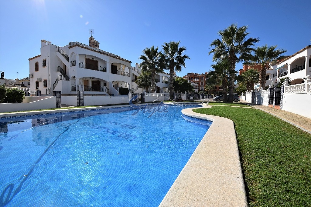 Apartment for sale with private garden near the golf course, with pool in PAU 8 area, Orihuela Costa