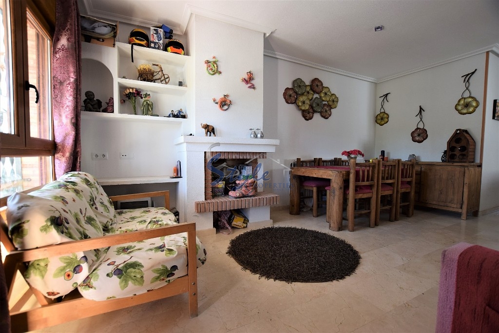 Se vende apartamento con jardín privado cerca del campo de golf, con piscina en zona PAU 8, Orihuela Costa