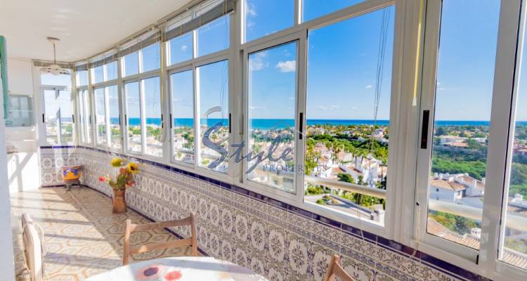 We sell a penthouse near the sea and beach in the heart of “La Zenia” in Orihuela Costa