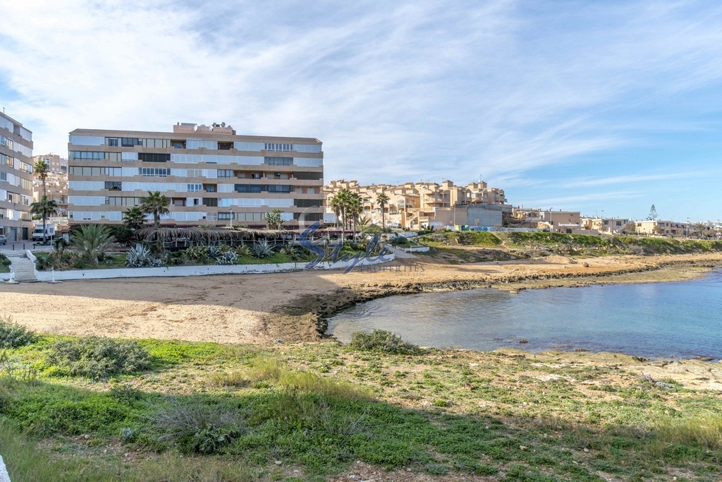 En venta un apartamento para vacaciones cerca del mar y playa Cabo Cervera, en Torrevieja