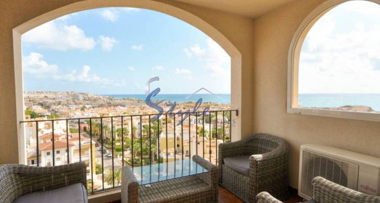 En venta un apartamento con vistas al mar para vacaciones cerca de la playa en Torrevieja