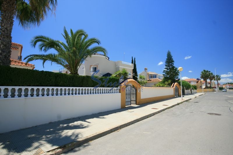 Resale - Villa - La Zenia