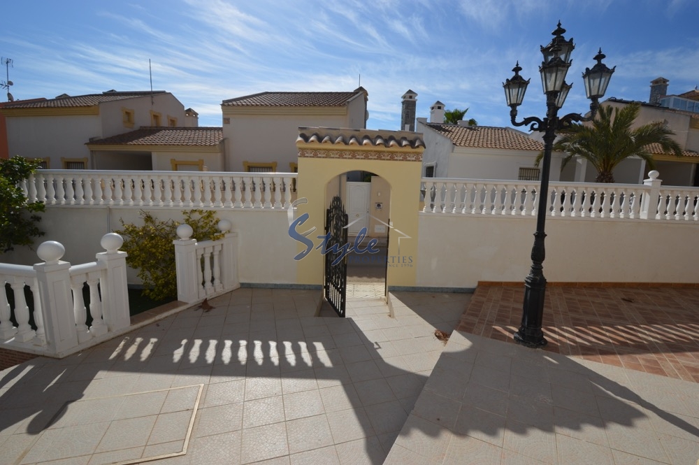 Resale - Villa - Cabo Roig