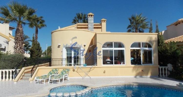 Se vende villa en una excelente ubicación dentro de Las Ramblas de Golf (Orihuela Costa)