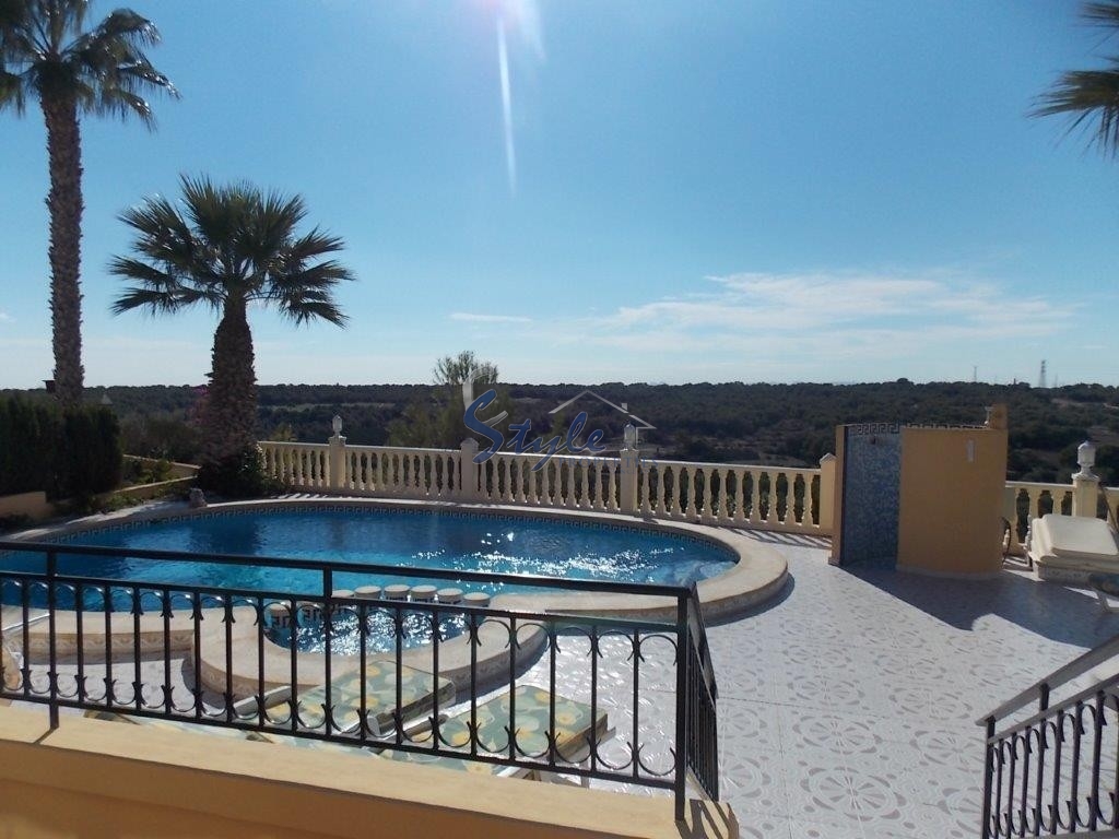 Se vende villa en una excelente ubicación dentro de Las Ramblas de Golf (Orihuela Costa)