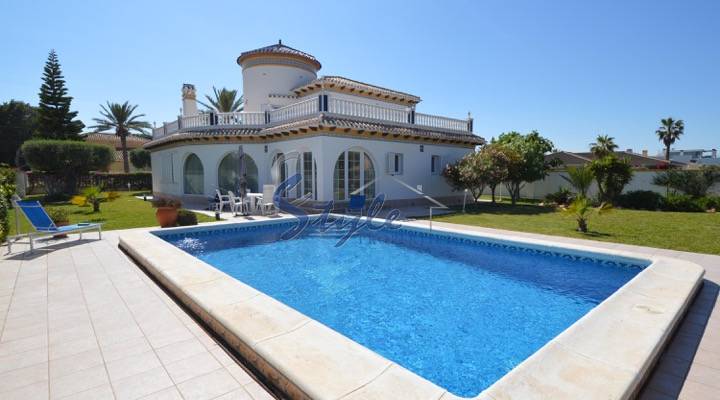 Luxury two-storey villa with large pool for sale near the sea in Cabo Roig