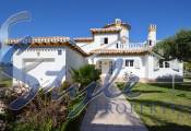 Luxury two-storey villa with large pool for sale near the sea in Cabo Roig