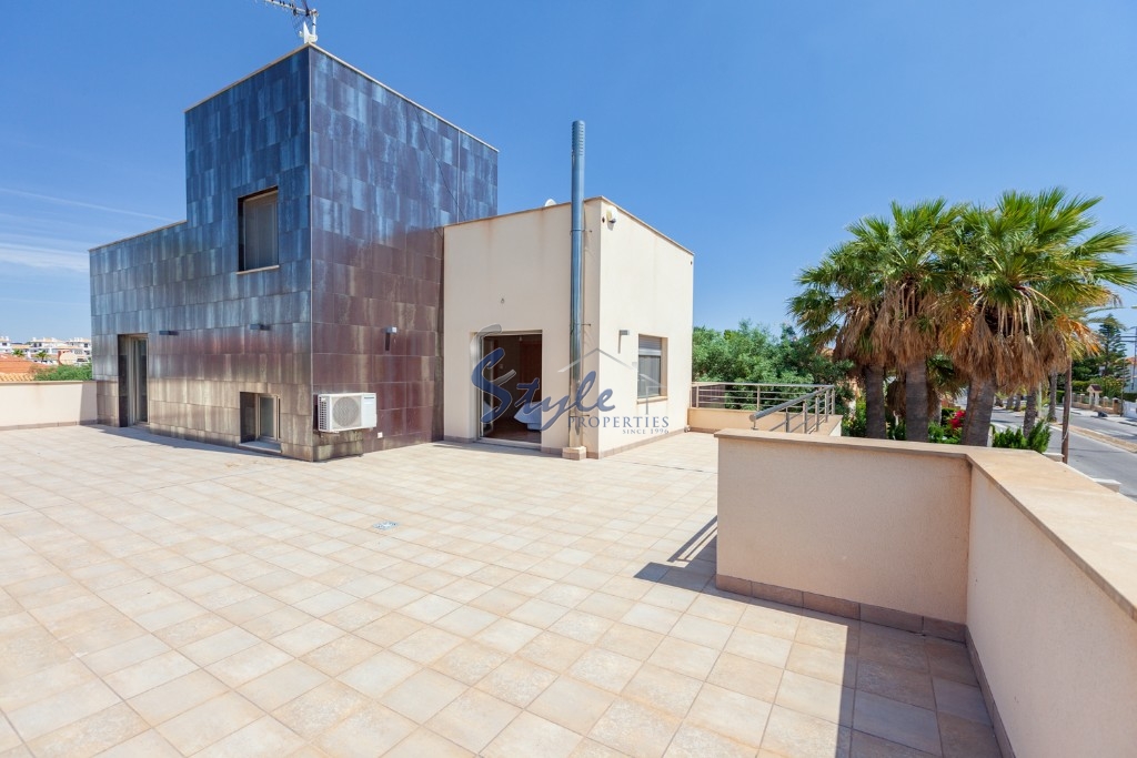 Resale - Villa - Cabo Roig