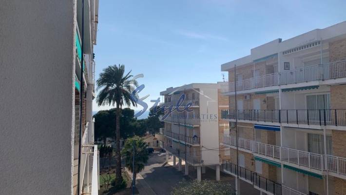 Apartamento con vista al mar se vende en Punta Prima a 100m desde las hermosas playas de Orihuela Costa