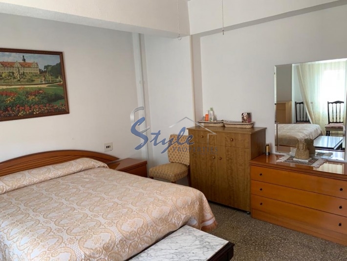 Apartamento con vista al mar se vende en Punta Prima a 100m desde las hermosas playas de Orihuela Costa