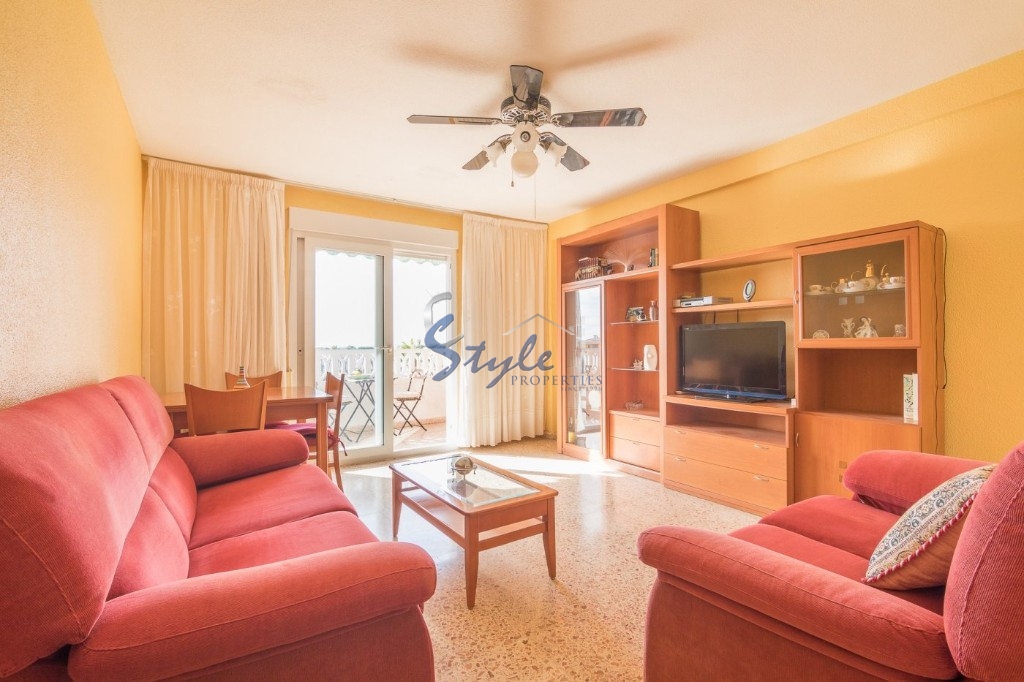 Bright apartment for sale in Punta Prima, Orihuela Costa near the sea and the beautiful beaches