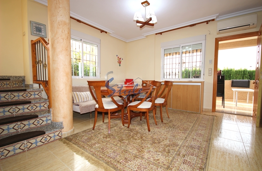 independent villa with wonderful semi-basement for sale in Los Altos, Orihuela Costa