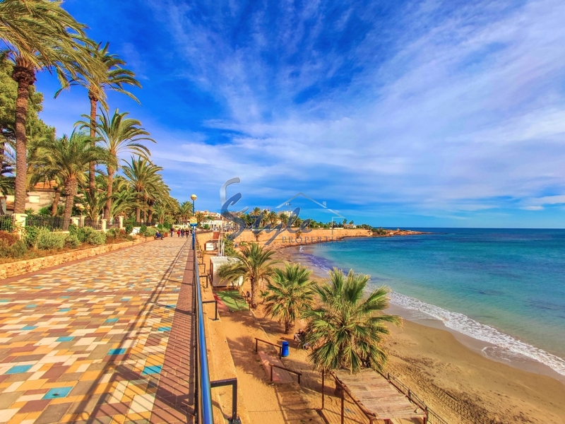 apartment for sale in Punta Prima, Orihuela Costa near the sea and the Mediterranean beach