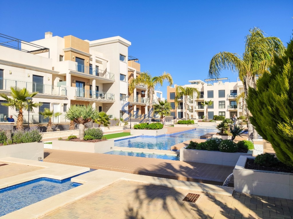 Vendemos casa adosada en residencial “Zenia Beach” en La Zenia, a 300 m de CC “Zenia Boulevard”