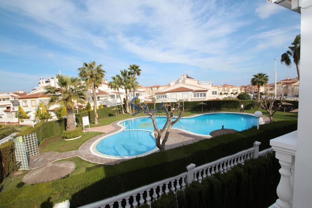 sell a townhouse in residential “Zenia Mar III” in front of the pool in Playa Flamenca, Orihuela Costa