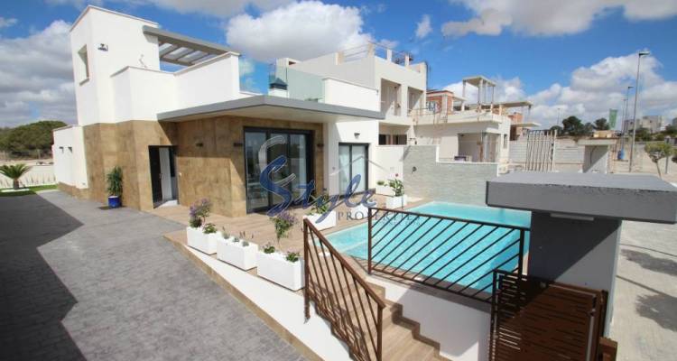 Promoción en Dehesa de Campoamor. Complejo de villas independientes con piscina privada cerca del mar en Orihuela Costa.