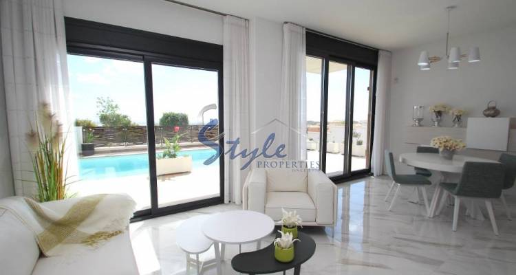 Promoción en Dehesa de Campoamor. Complejo de villas independientes con piscina privada cerca del mar en Orihuela Costa.