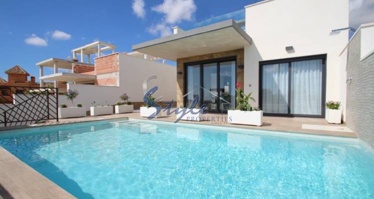Promotion in Dehesa de Campoamor. Complex of independent villas with private pool near the sea in Orihuela Costa.