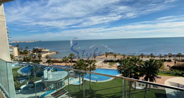 An apartment is sold on the seafront with panoramic views in Res. 