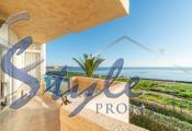 Apartamento con vistas panorámicas en venta en primera línea del mar, zona Mil Palmeras en Torre de la Horadada, Orihuela Costa