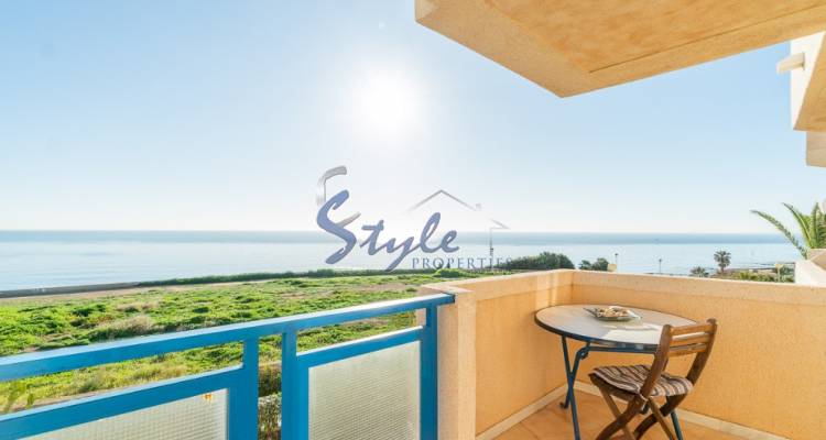 Apartamento con vistas panorámicas en venta en primera línea del mar, zona Mil Palmeras en Torre de la Horadada, Orihuela Costa