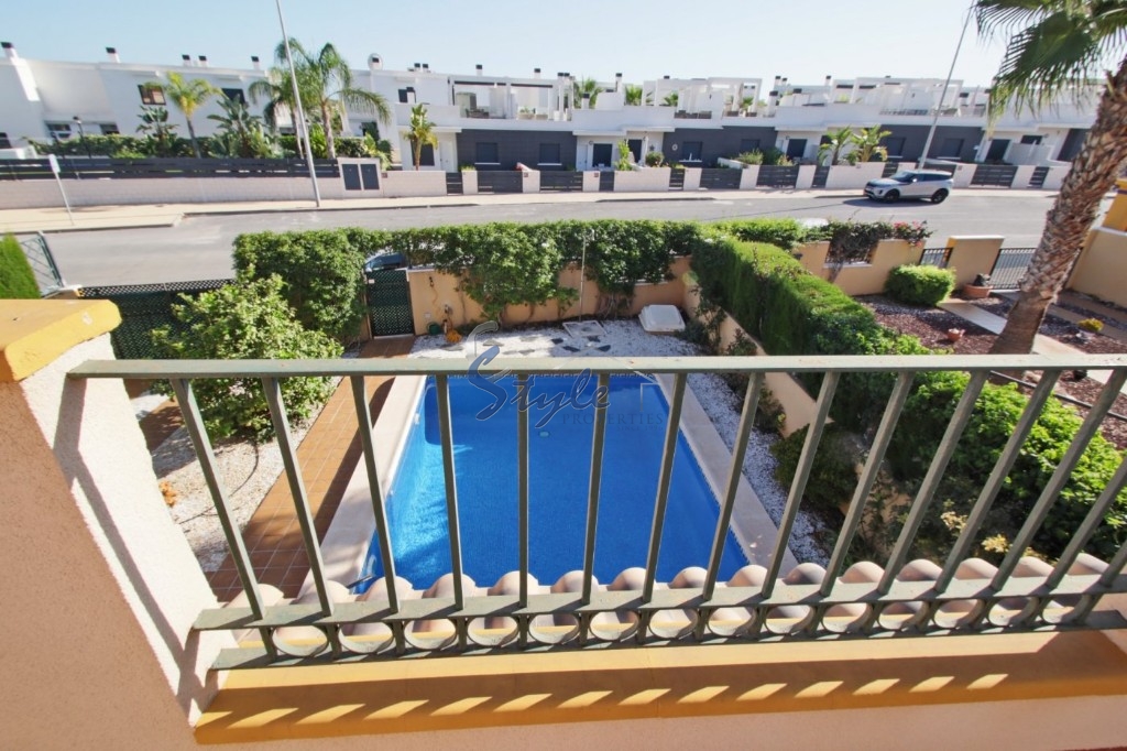 Comprar villa en Orihuela Costa al lado del mar. ID 4448