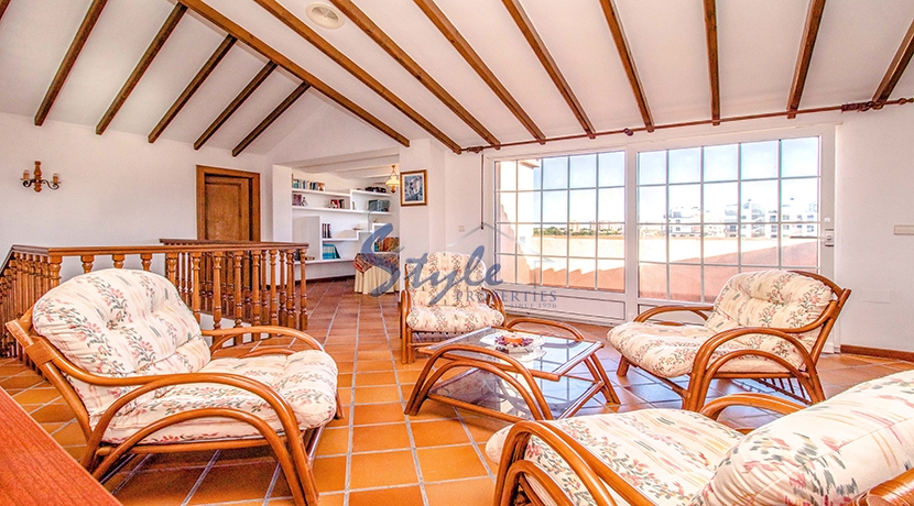 Comprar villa en Mil Palmeras al lado del mar. ID 4449