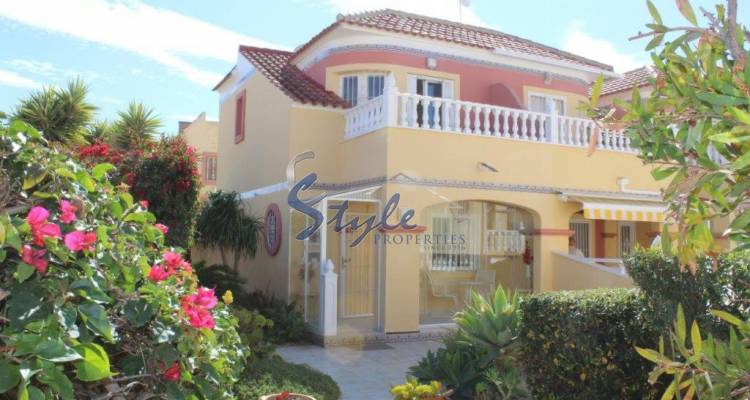 Comprar casa adosada en Cabo Roig al lado del mar. ID 4450