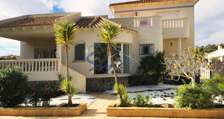 Buy villa in Las Ramblas close to golf. ID 4451