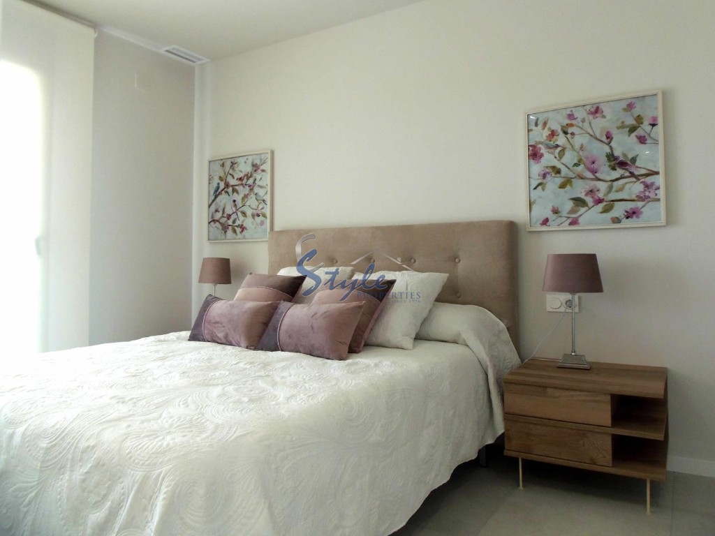 Buy apartments in Costa Blanca close to golf and beach in Mil Palmeras. ID: ON1116A4