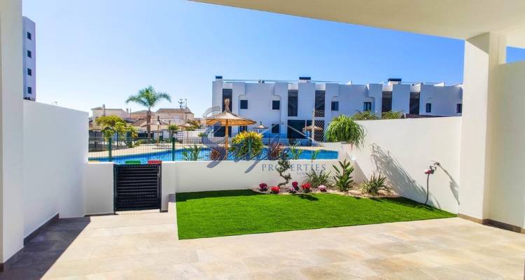 Comprar nuevo bungalow al lado de playa en Mil Palmeras. ID ON1116B3