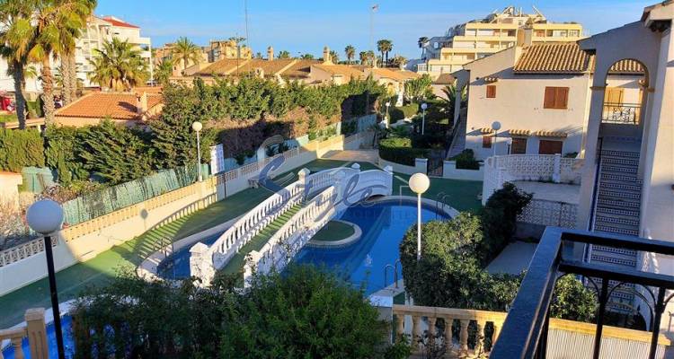 Se vende bungalow con piscina cerca del mar en Playa de La Mata, Torrevieja. ID 4455