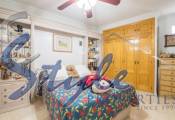 Купить квартиру с 3-мя спальнями рядом с морем в Торревьехе на Коста Бланке. ID 4458
