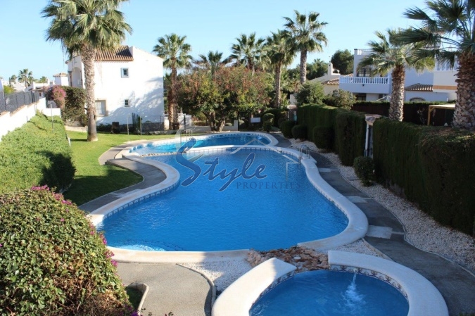 Apartamento ático en venta en Villamartín golf, Costa Blanca. ID 4460