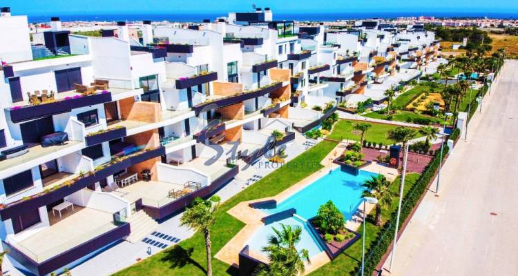 Buy 3 bedrooms’ apartment in Costa Blanca close to golf in La Zenia. ID: 4468