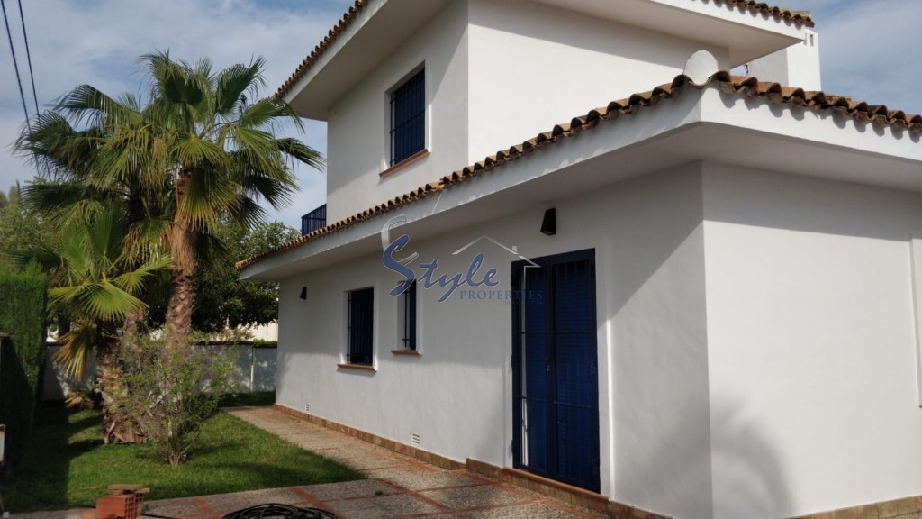 Resale - Villa - Cabo Roig