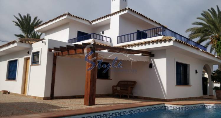 Comprar Villa en Cabo Roig al lado del mar. ID 4474
