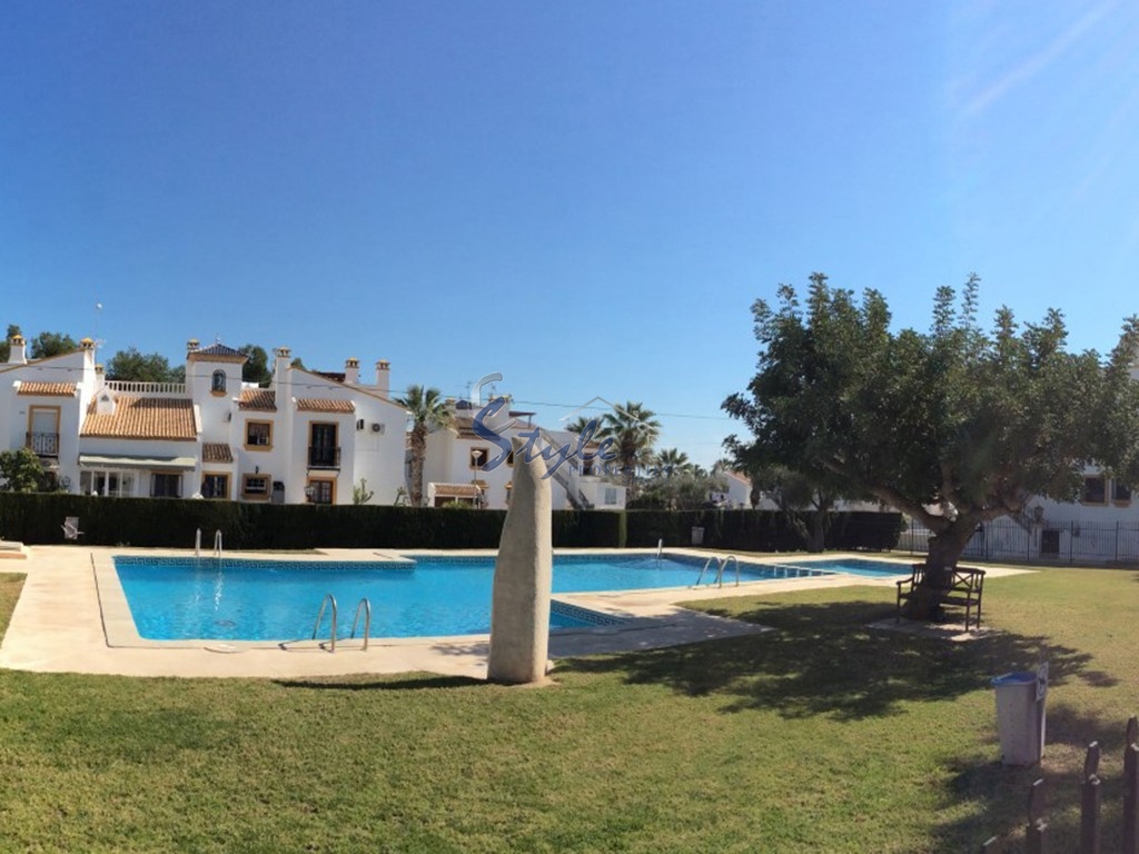 Buy townhouse in Costa Blanca close to golf in Villamartin. ID: 4483