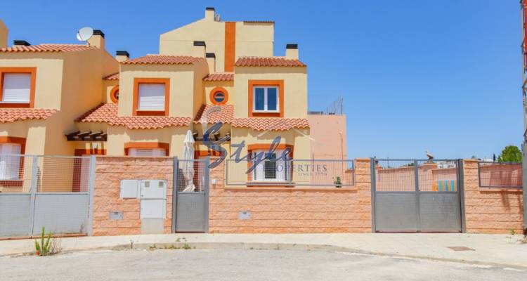 Buy Semi-detached chalet in Cabo Roig close to the beach. ID 4484
