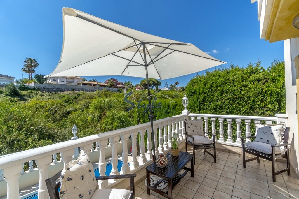 Resale - Villa - Cabo Roig