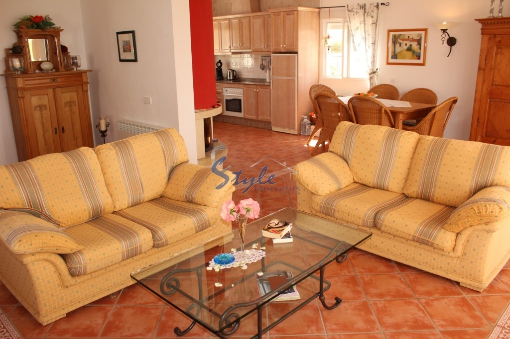 Comprar casa Villa de 3 dormitorios en San Miguel de Salinas al lado del mar. ID 4492