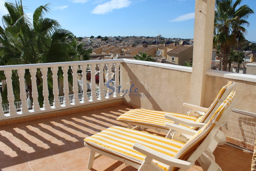 Buy Detached Villa in Villamartin close to golf course. ID 4494