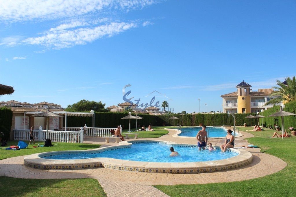 Comprar Villa independiente en Villamartin cerca de campos de golf. ID 4494