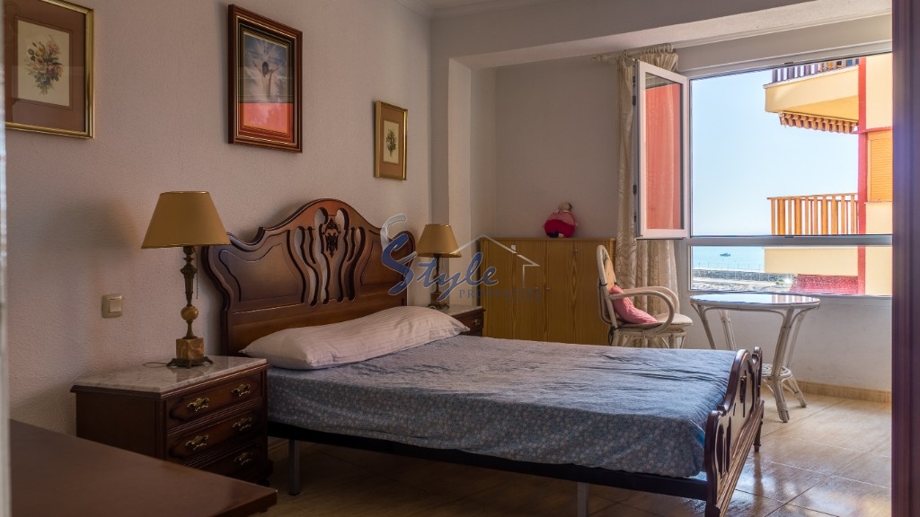 Купить квартиру с 3мя спальнями на первой линии от моря на пляже в Торревьехе на Коста Бланке. ID 4495