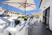 Comprar casa con piscina en Playa Flamenca al lado del mar. ID 4499