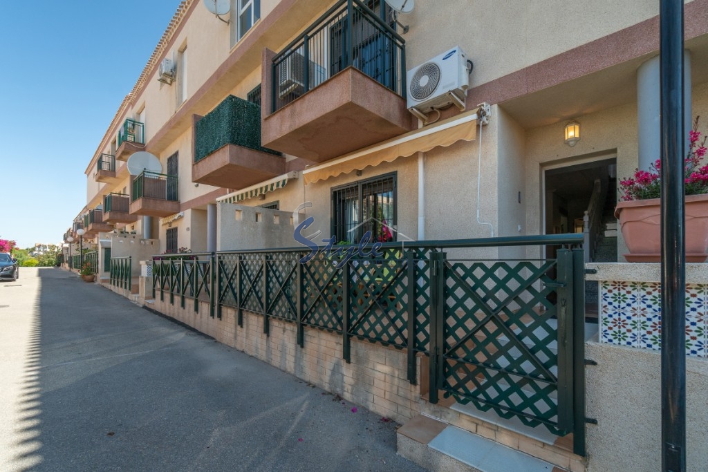 Comprar triplex adosado con piscina y garaje en Playa Flamenca, Orihuela Costa. ID: 4504