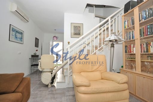 Comprar townhouse con piscina privada cerca del mar y playa en Torrevieja. ID 4509