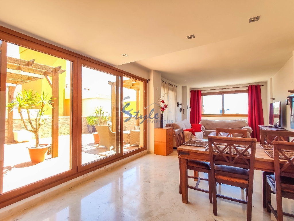 Se vende apartamento con vistas al mar, cerca de la playa, La Entrada, Punta Prima, Alicante, Costa Blanca, España.