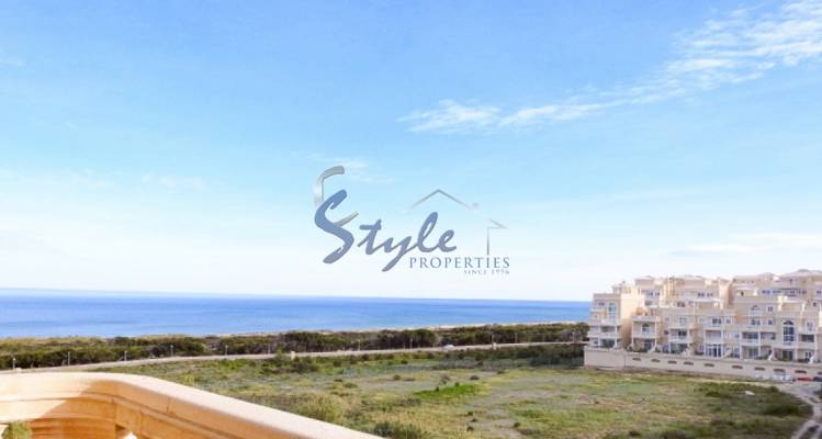 Buy apartment in Costa Blanca beach, and with sea views in Guardamar del Segura, Costa Blanca. ID: 4520