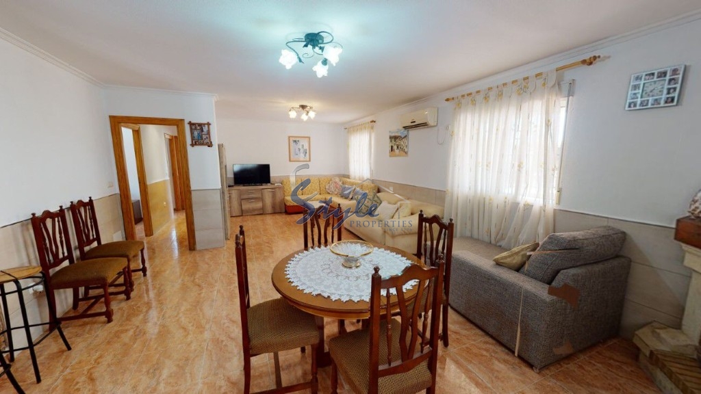 Comprar chalet independiente con piscinas y zonas ajardinadas en Catral, Costa Blanca. ID 4521